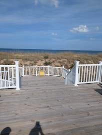 Back deck to lower back deck