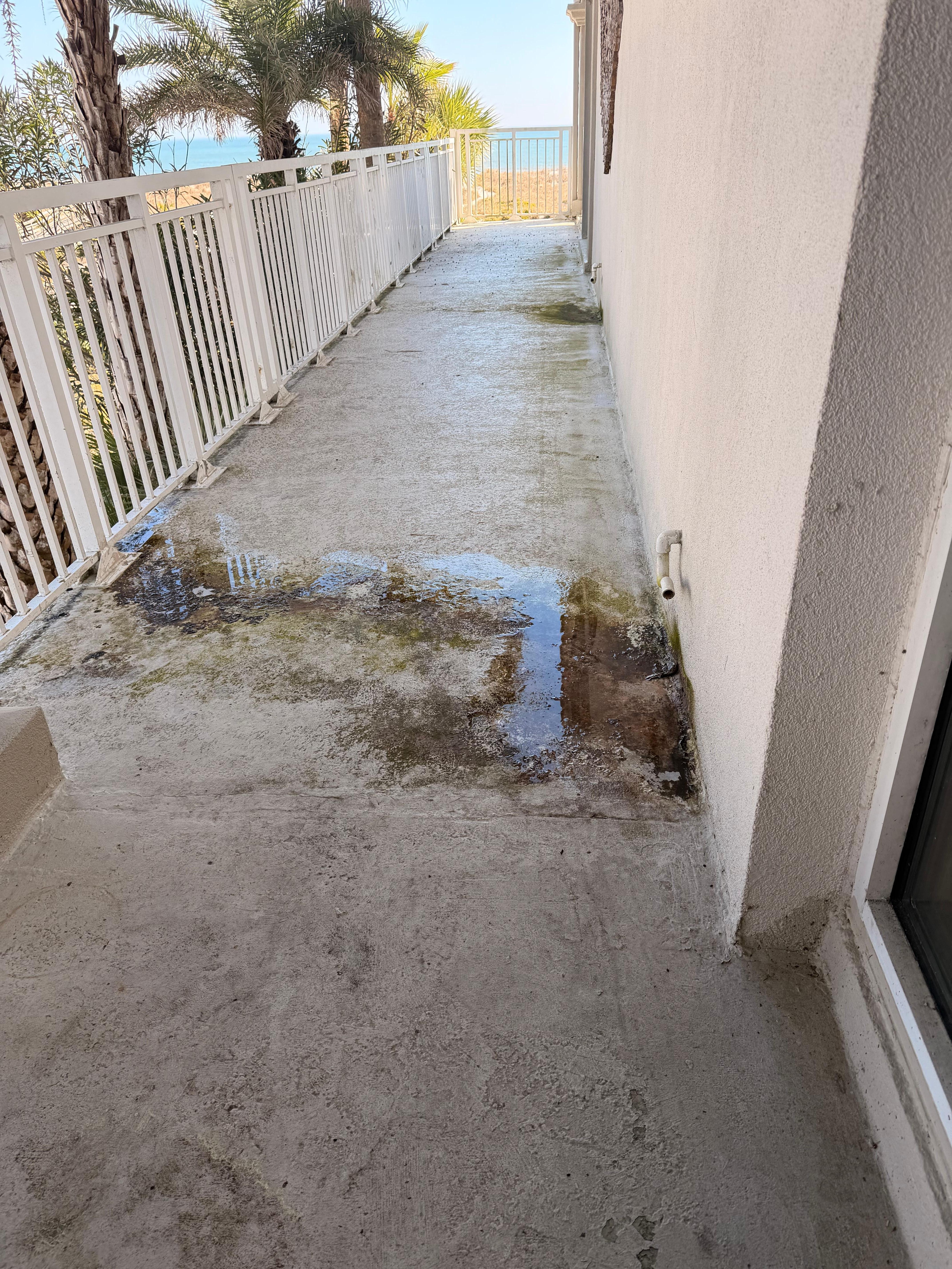upper decking off kitchen area