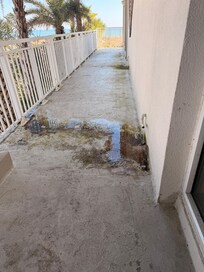 upper decking off kitchen area