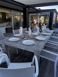 Perfect for Christmas … lovely platters, plates, wine glasses 🫶🏻