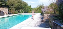 La jolie piscine dans la nature