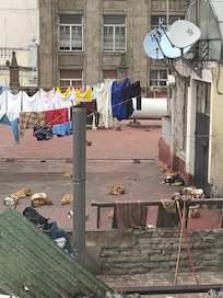 En la habitación que nos tocó por la ventana se ve la azotea del edificio de enfrente con más de 15 chihuahuas un poco molesto por los ladridos 😅