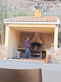 Barbacoa con todos los accesorios