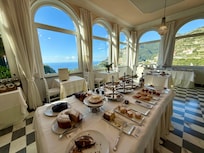 Daily breakfast - a must include!