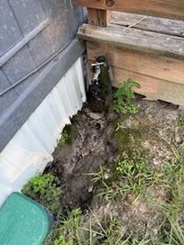 Water leak running back under the trailer. I am sorry, but you can't take a picture of smell.