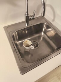 Taza sucia del inquilino anterior