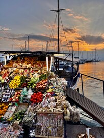 Waterside markets