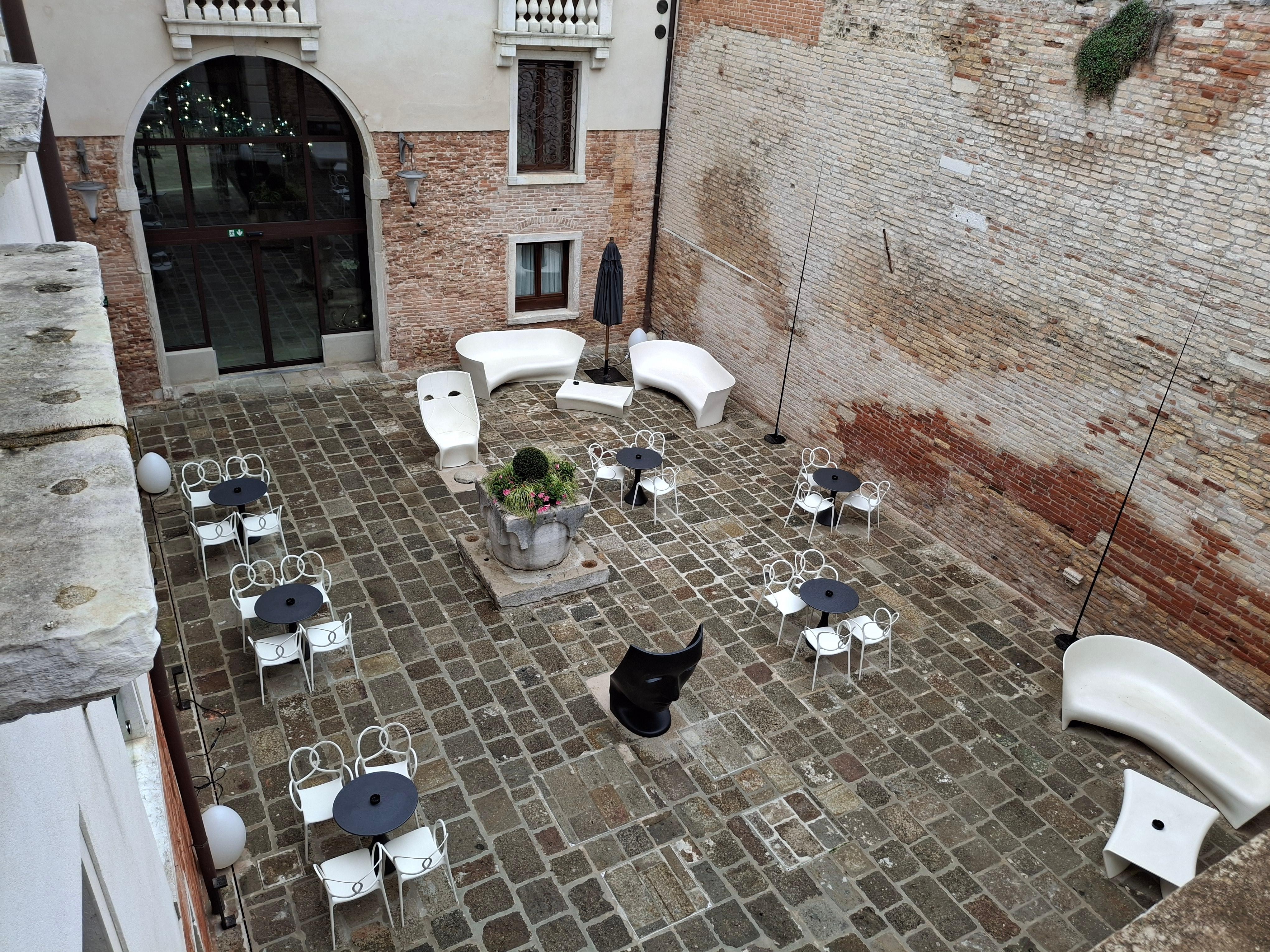 Hotel Aquarius court yard