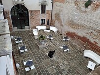 Hotel Aquarius court yard