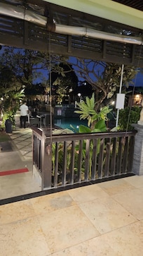 Foyer looking to pool