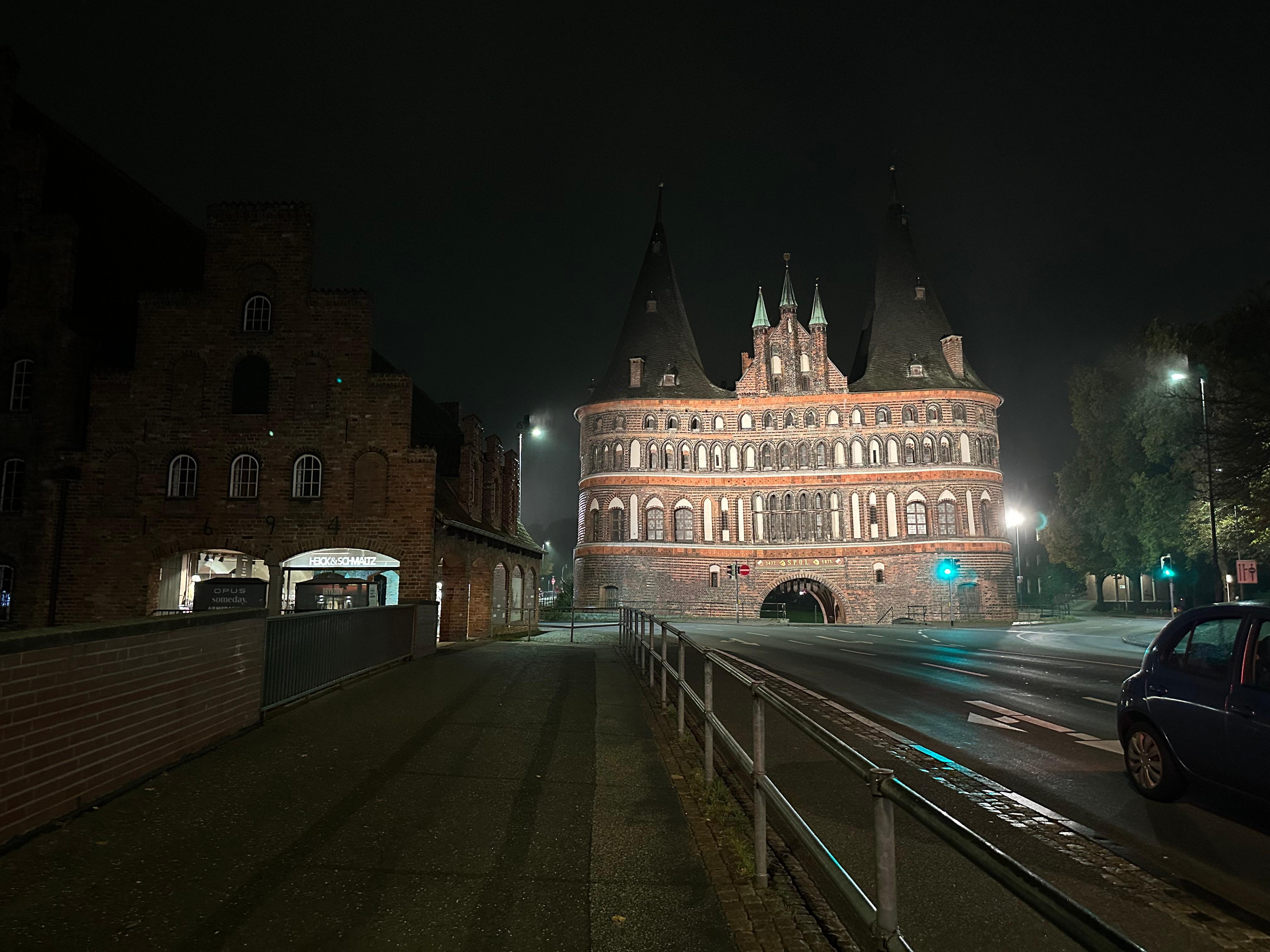 Precis utanför hotellet.