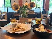 Don’t miss the breakfast at House of Tandoori. Not included for all, but worth the extra €. Try the egg-naan and Goji granola yoghurt for example. Good cortado too.