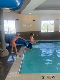 They couldn’t resist enjoying the pool a second time before check out!