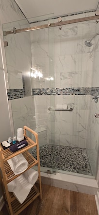 Kylpyhuone oli tilava ja uusittu