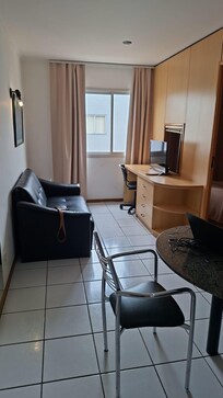 vista geral da sala e cozinha conjugados