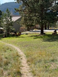 Path through neighborhoods to Stanley