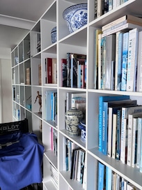 The Unit is furnished with a lot of quirky items. A number of breakables are located on shelves in awkward positions. Something to consider if traveling with small children.