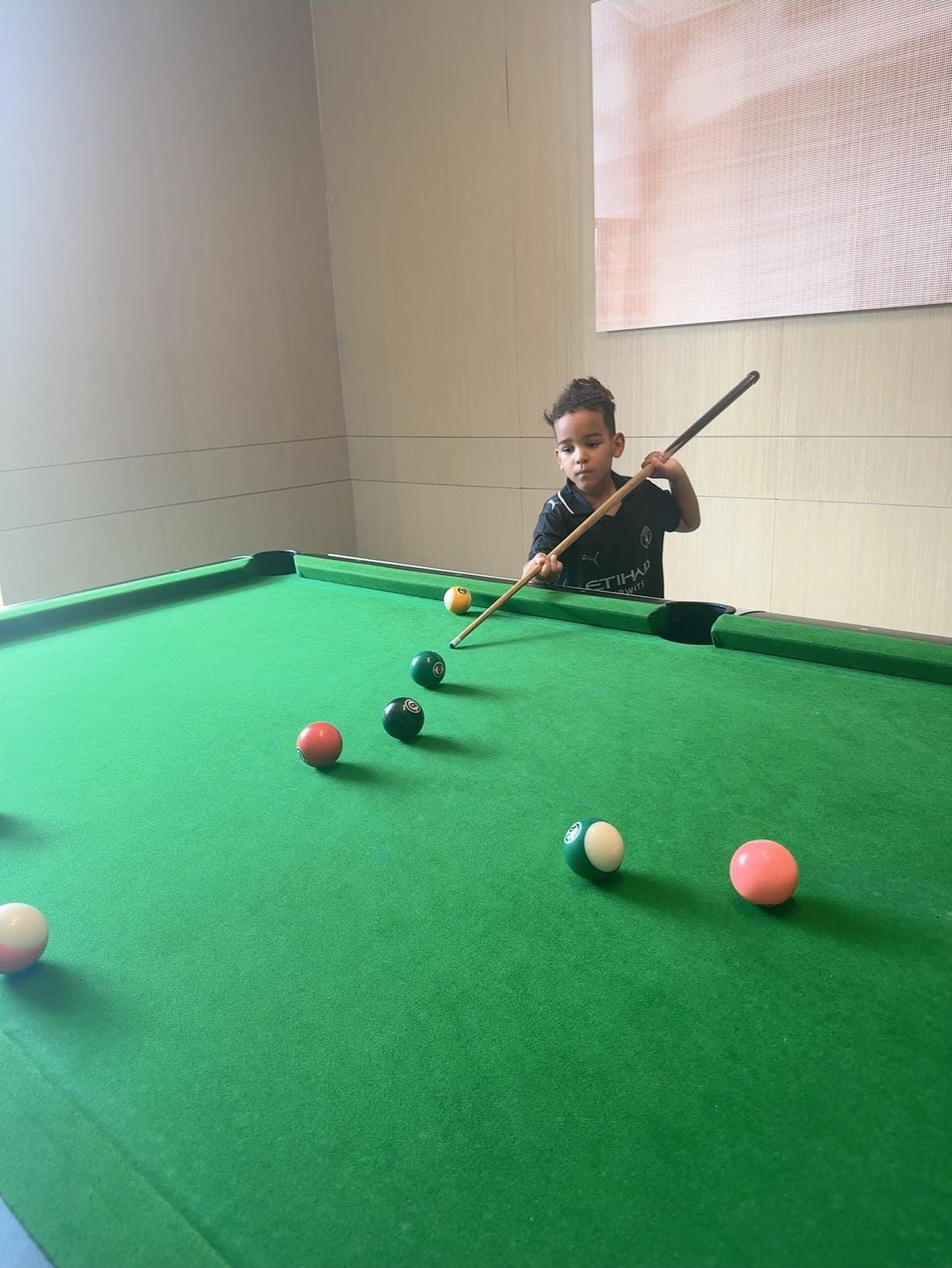 Pool table in the hotel 