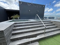 Jacuzzi/terrace area