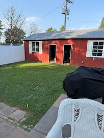 You look at this she’d used for storage and other work.  The cushions for furniture are in a large tote in there for the patio furniture.