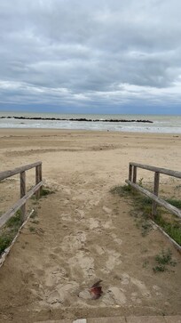 Kilometervis med strand i gangavstand fra hotellet.