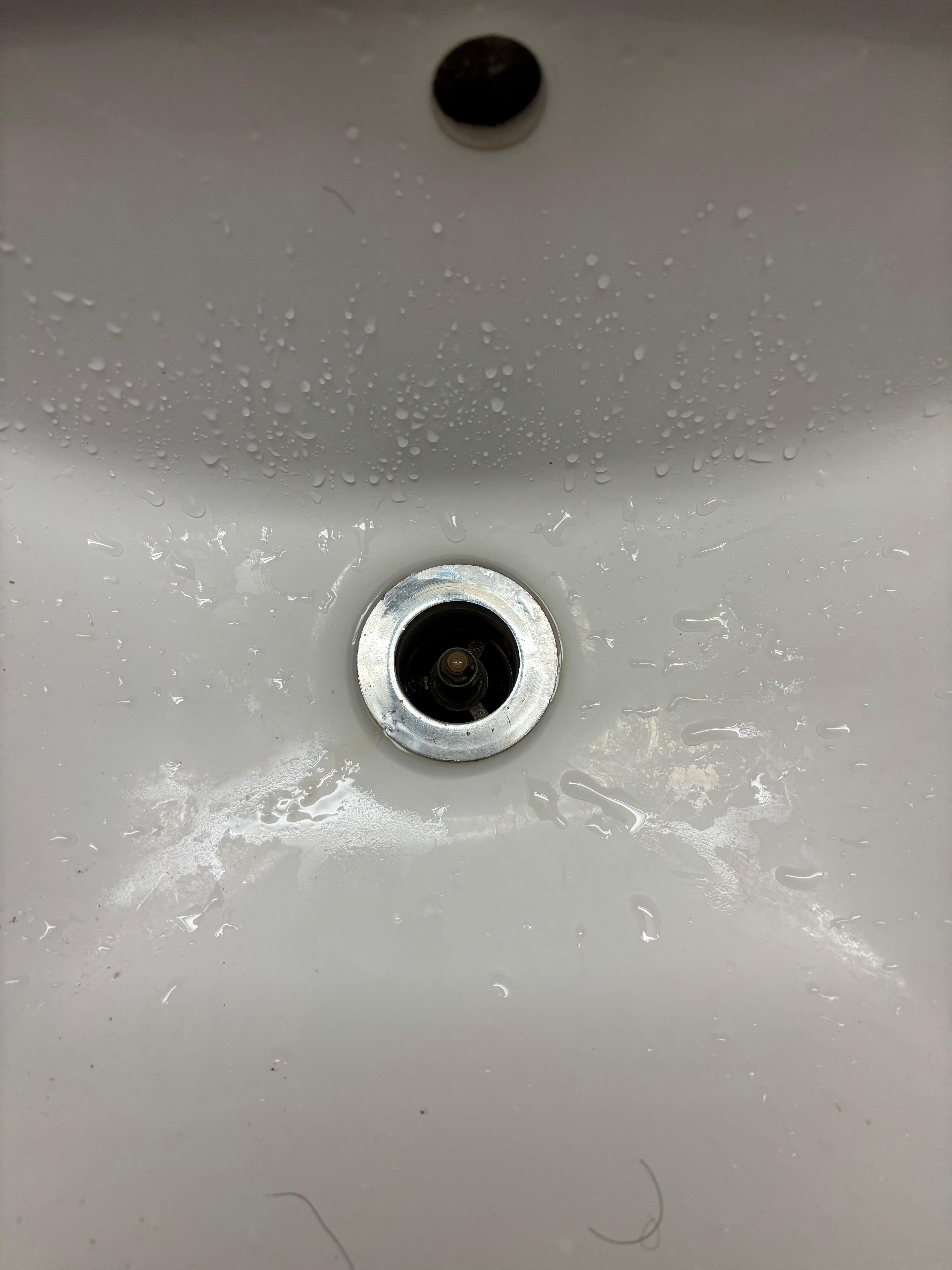 No stopper on the sink.