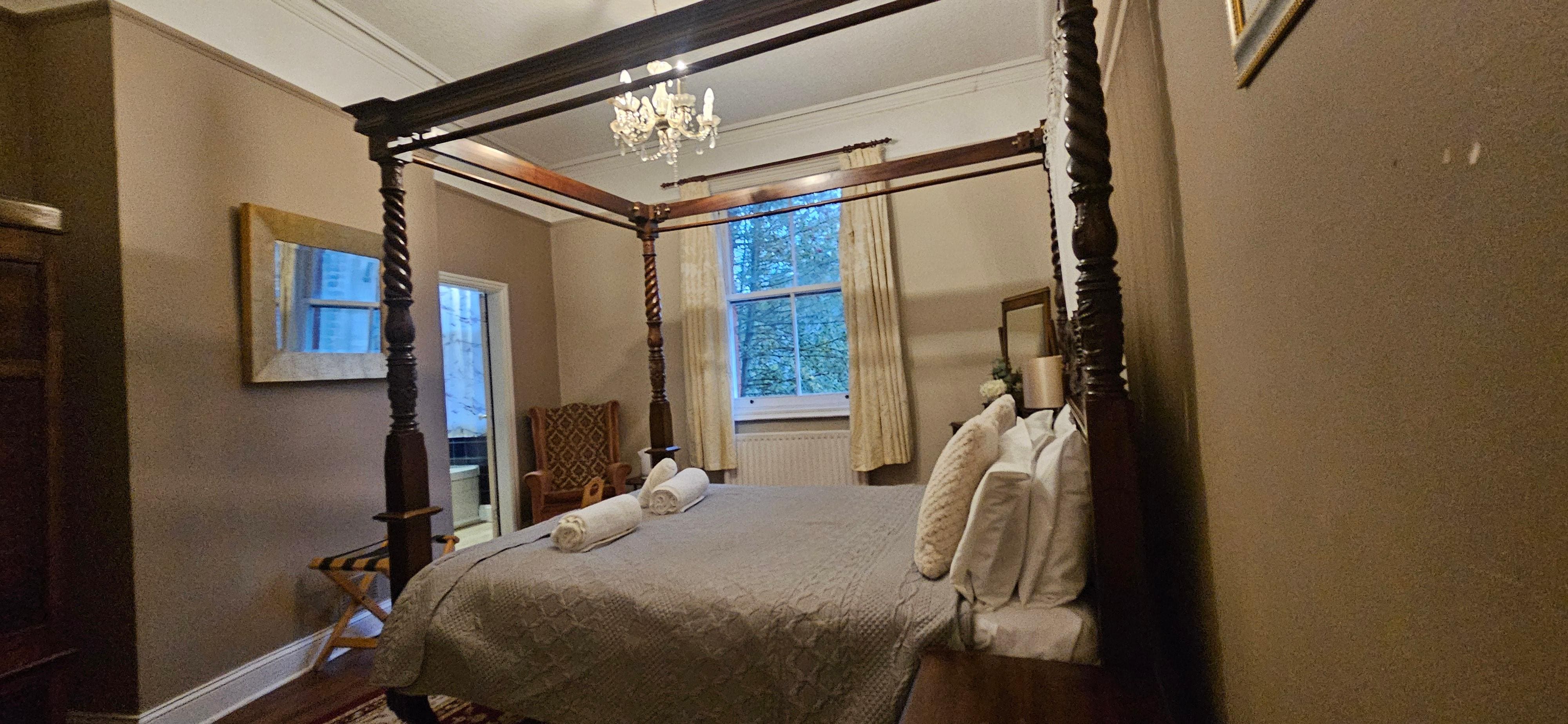 Room upgraded to a lovely 4 poster bed