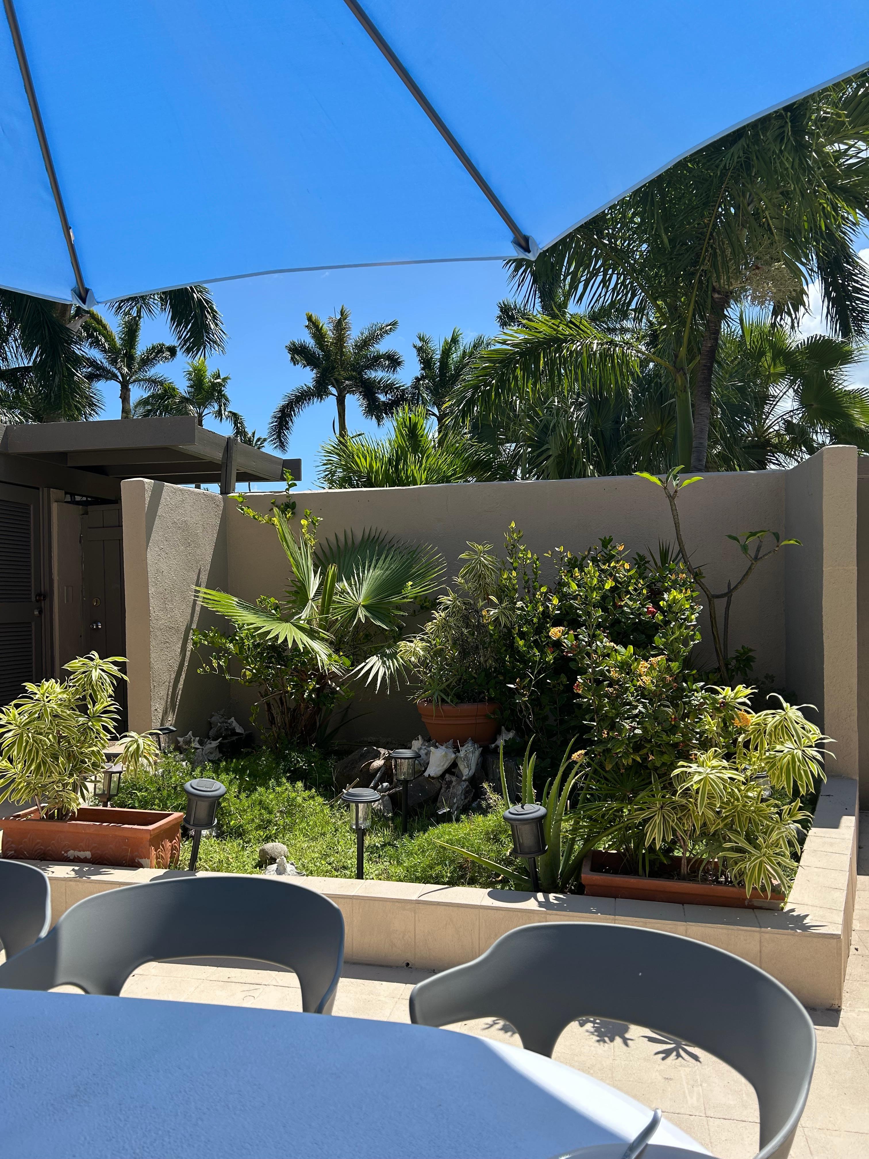 Private Courtyard yard-great for breakfast!!