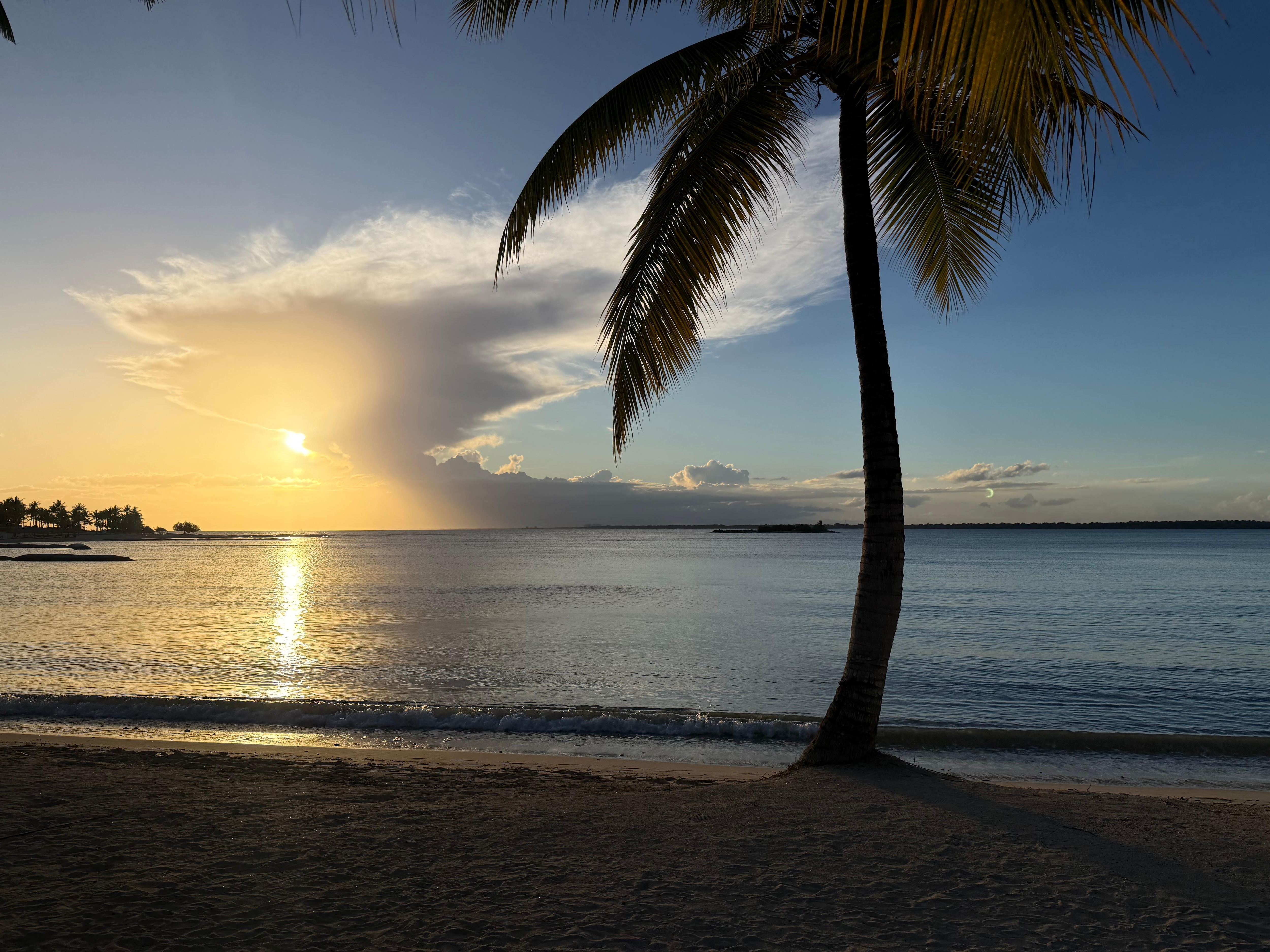 Sunset from our walk to Onno’s restaurant