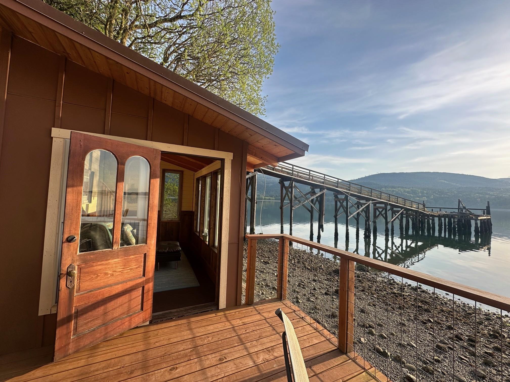 The sweetest, coziest little dock house!
