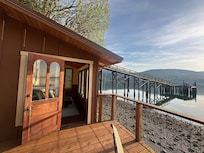 The sweetest, coziest little dock house!