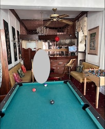 Stuen sett inn i rommet.