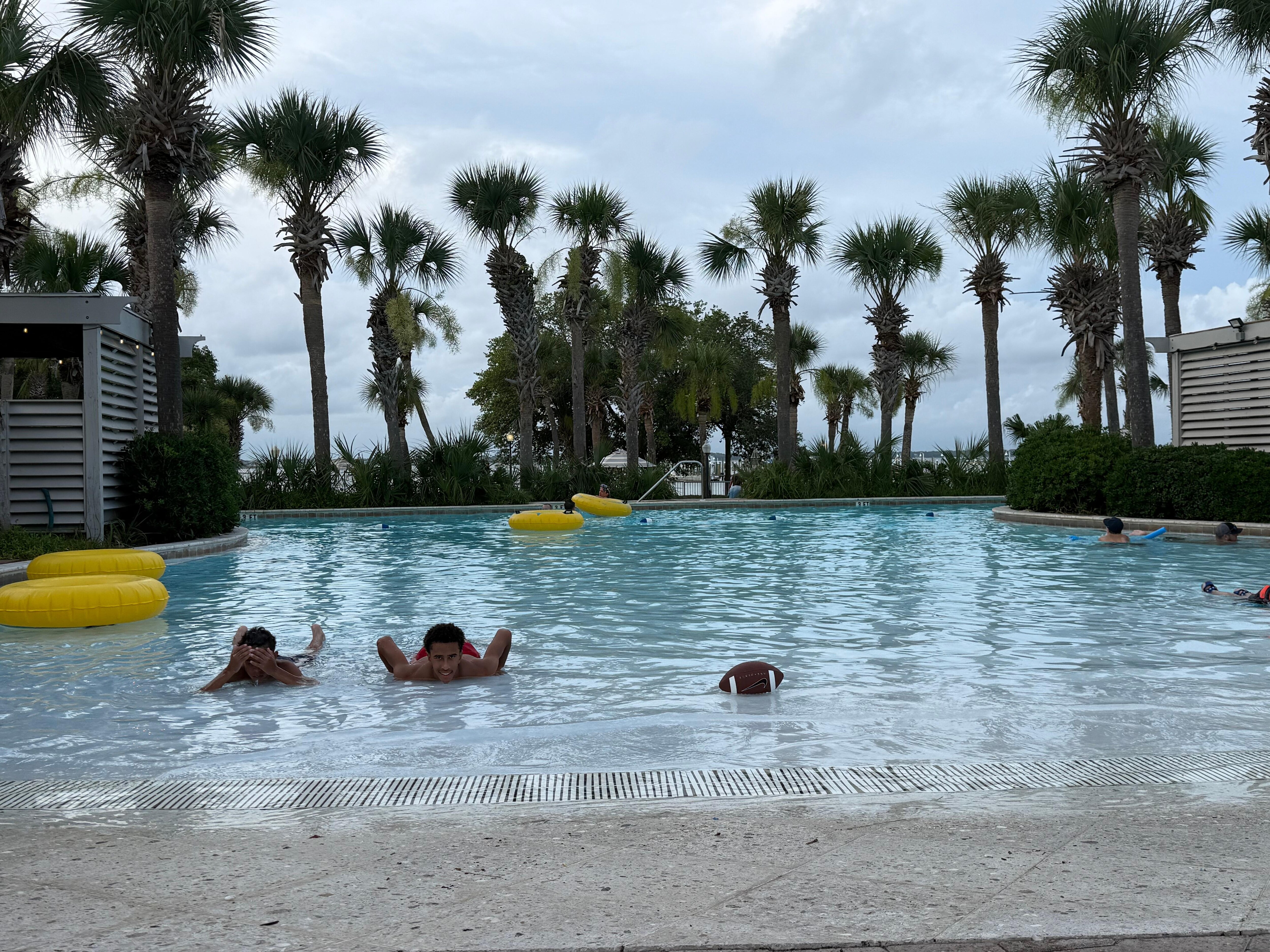 Zero entry lazy river access