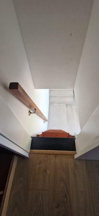 Escalera de acceso a la habitaciĂłn de la buhardilla
