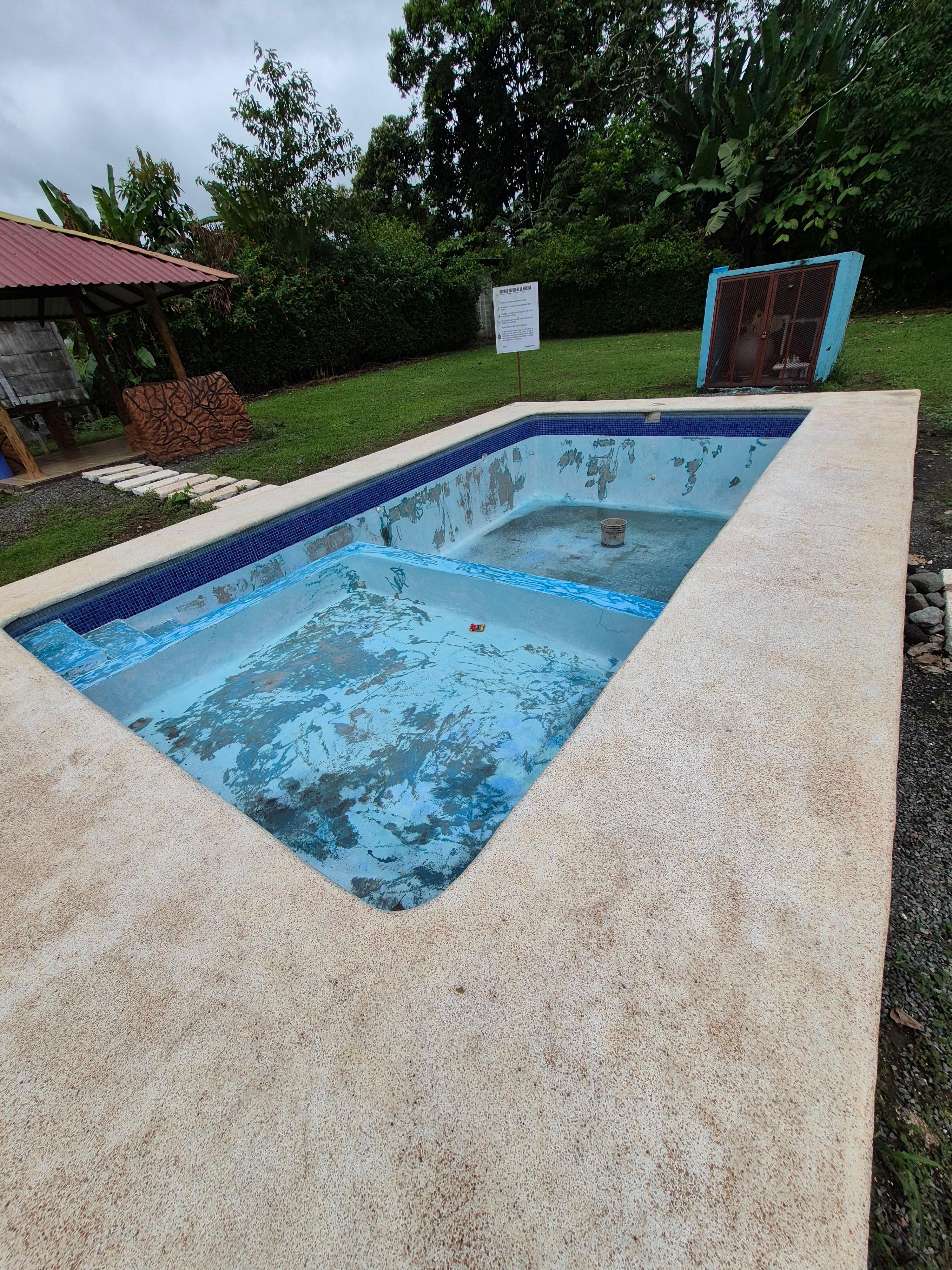 No water in the pool. Could not use it.