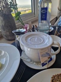 Kanne ohne Deckel für so ein Hotel nicht akzeptabel