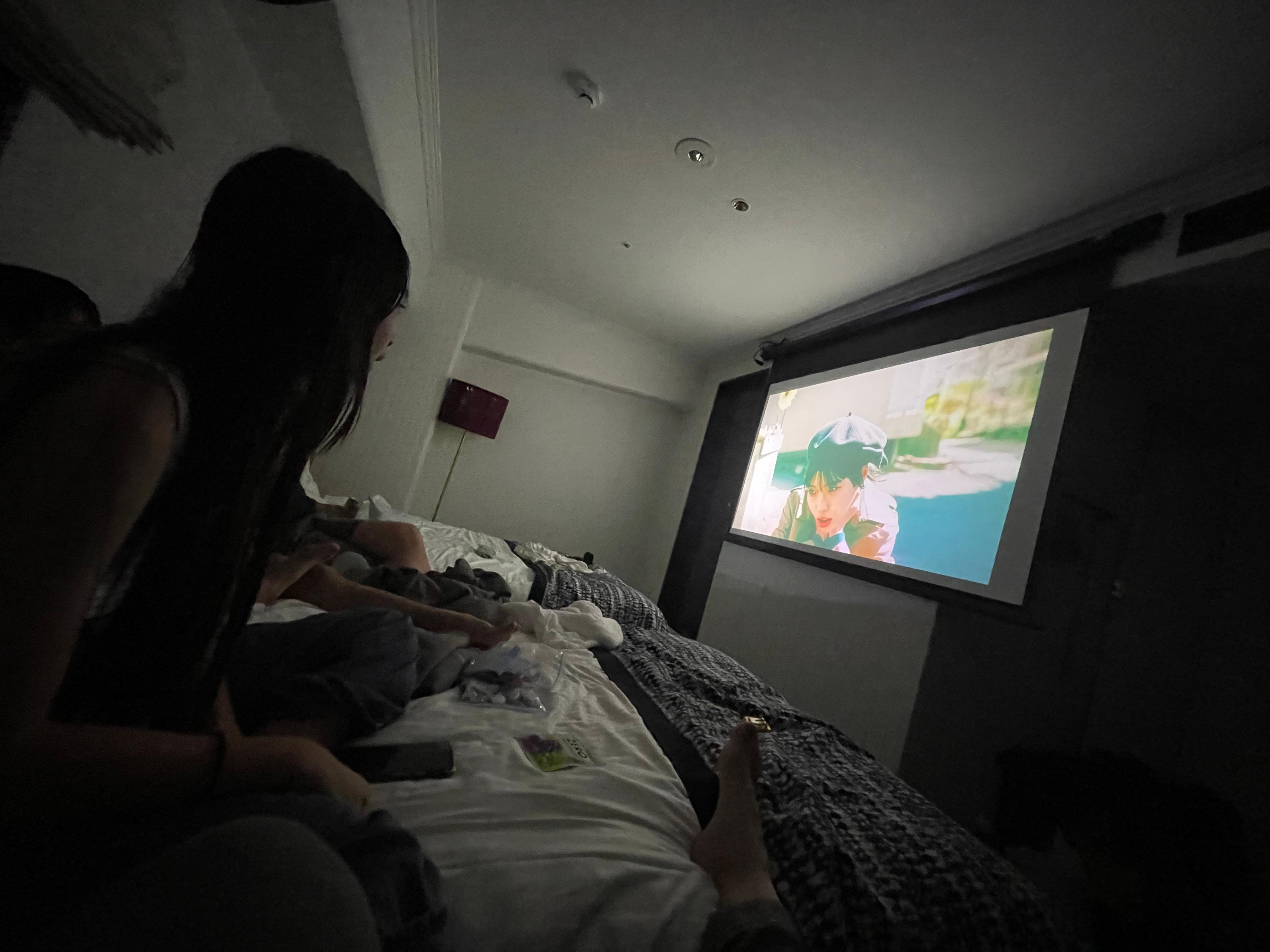 大画面で好きなアーティストのPVを見れて感激！