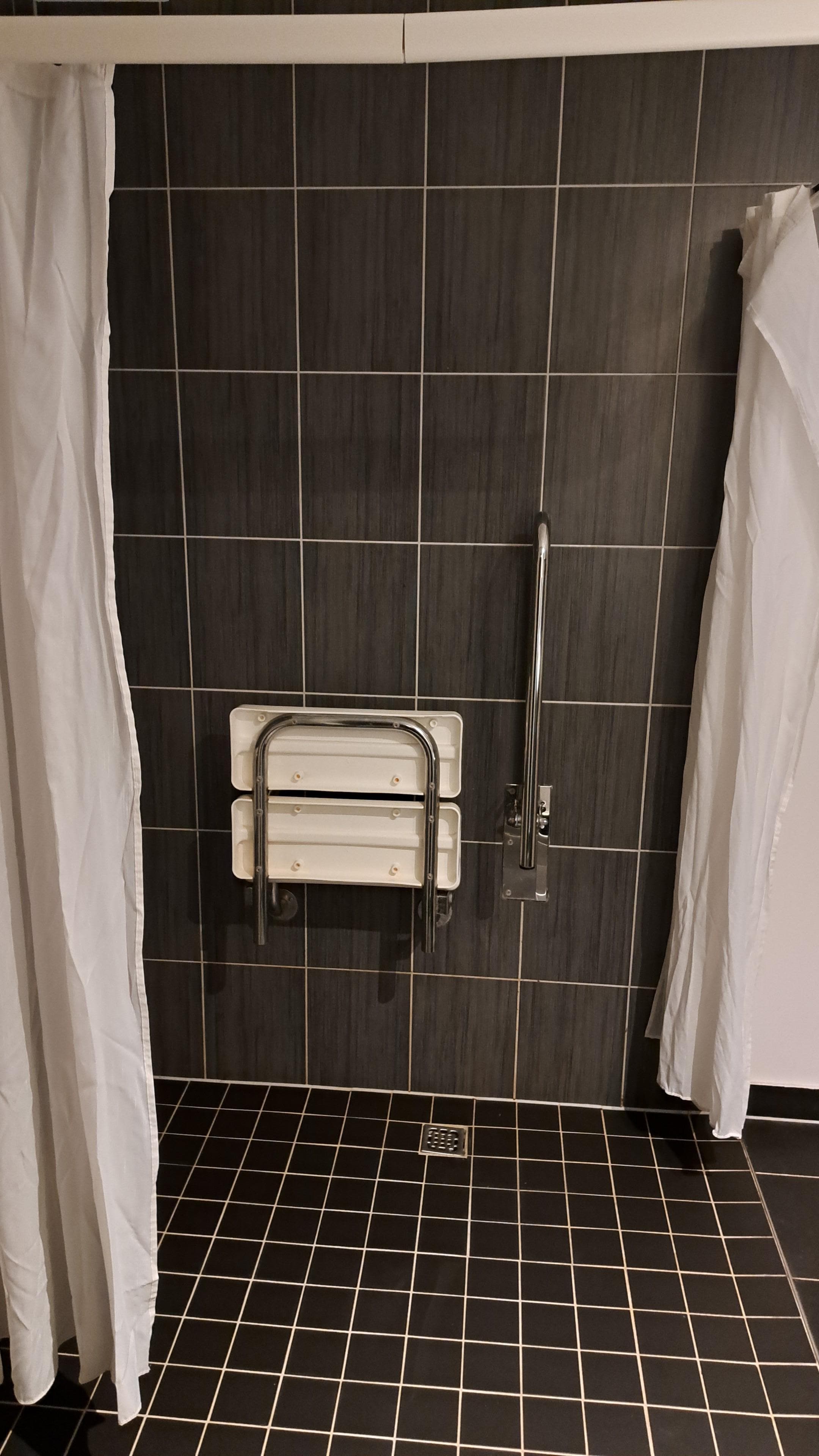 Badezimmer
Wasser war eher lauwarm..als warm...