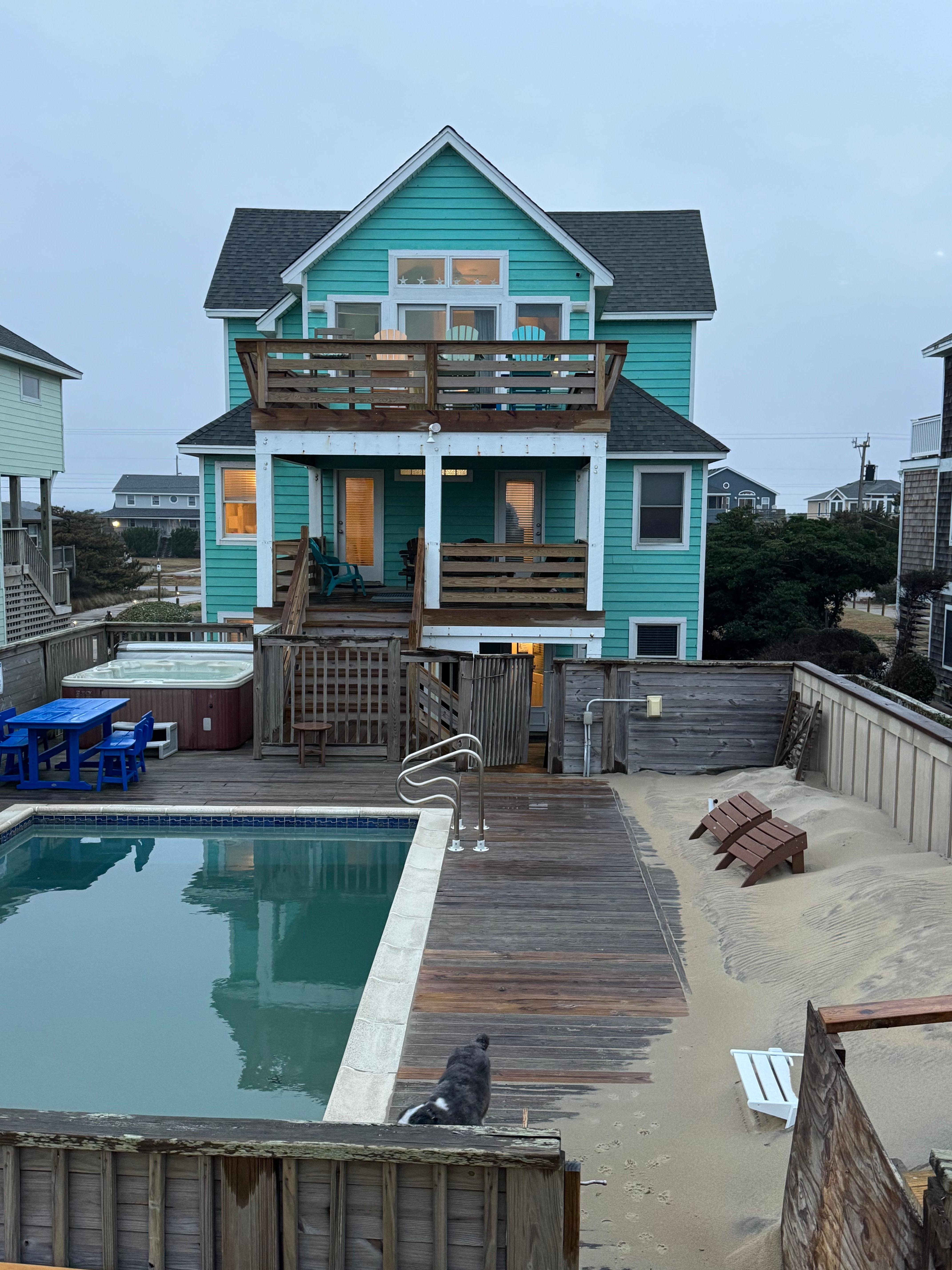 no sitting around the pool area