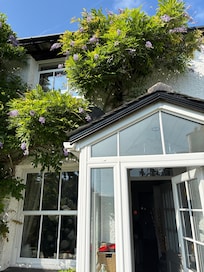 Front aspect of cottage