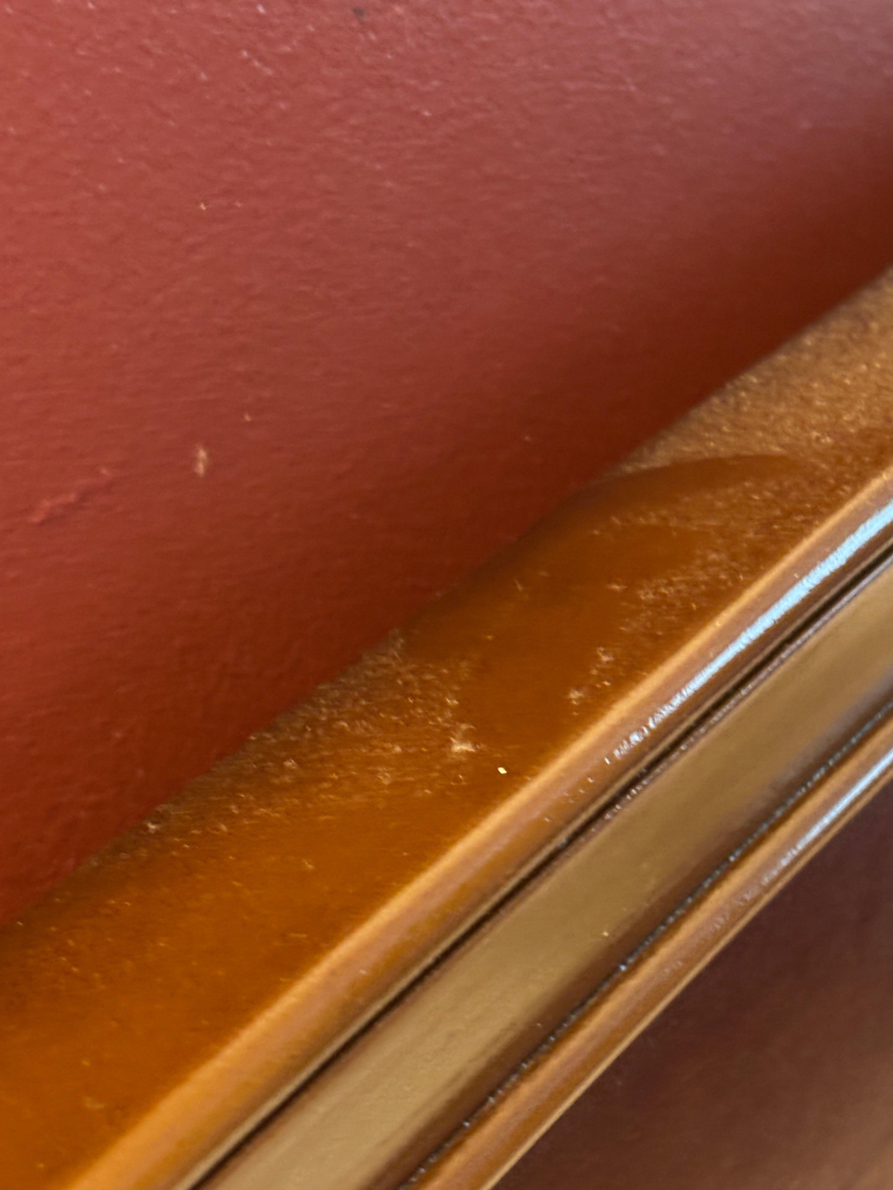 Dust on headboard 