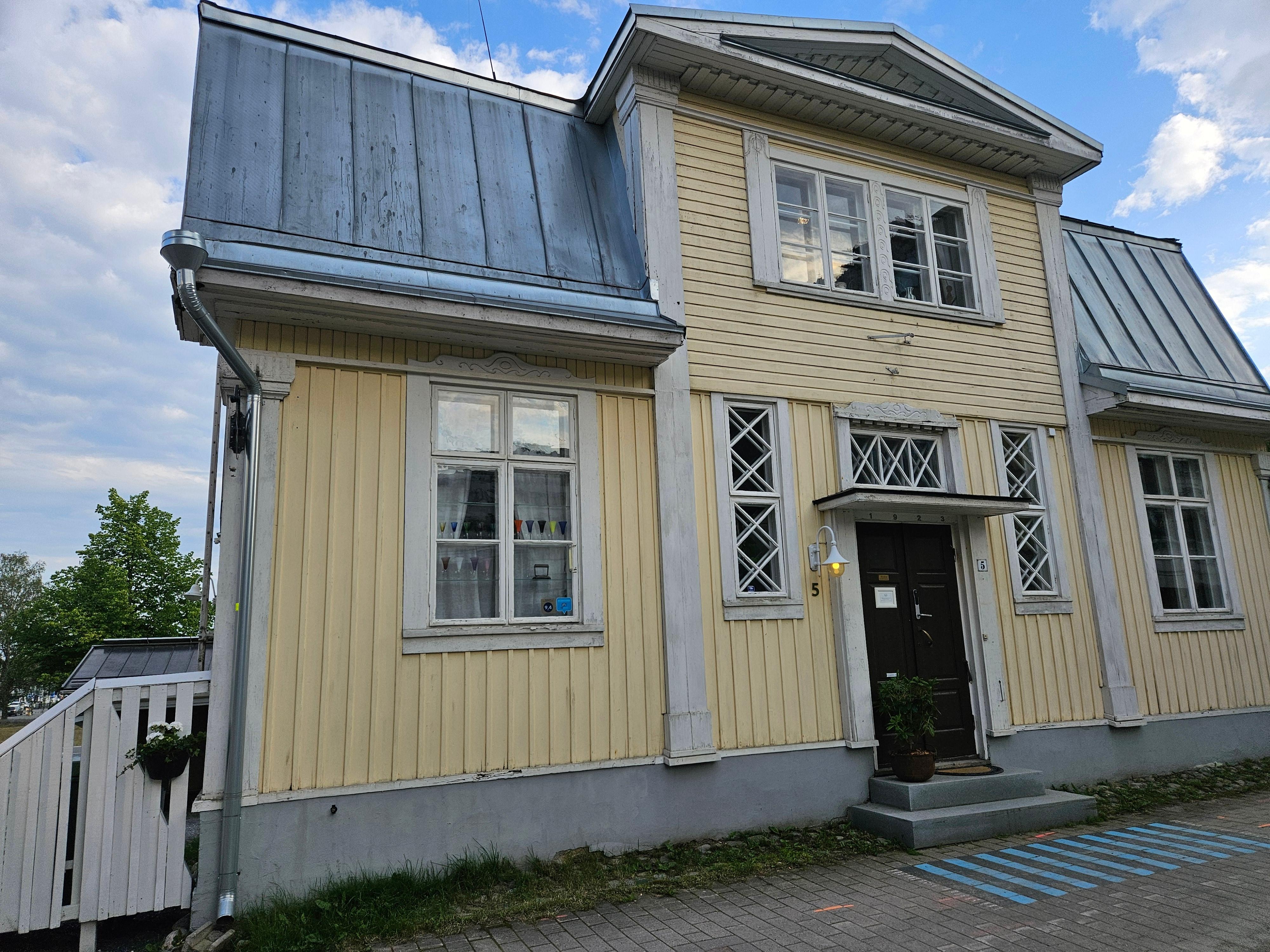 Julkisivu