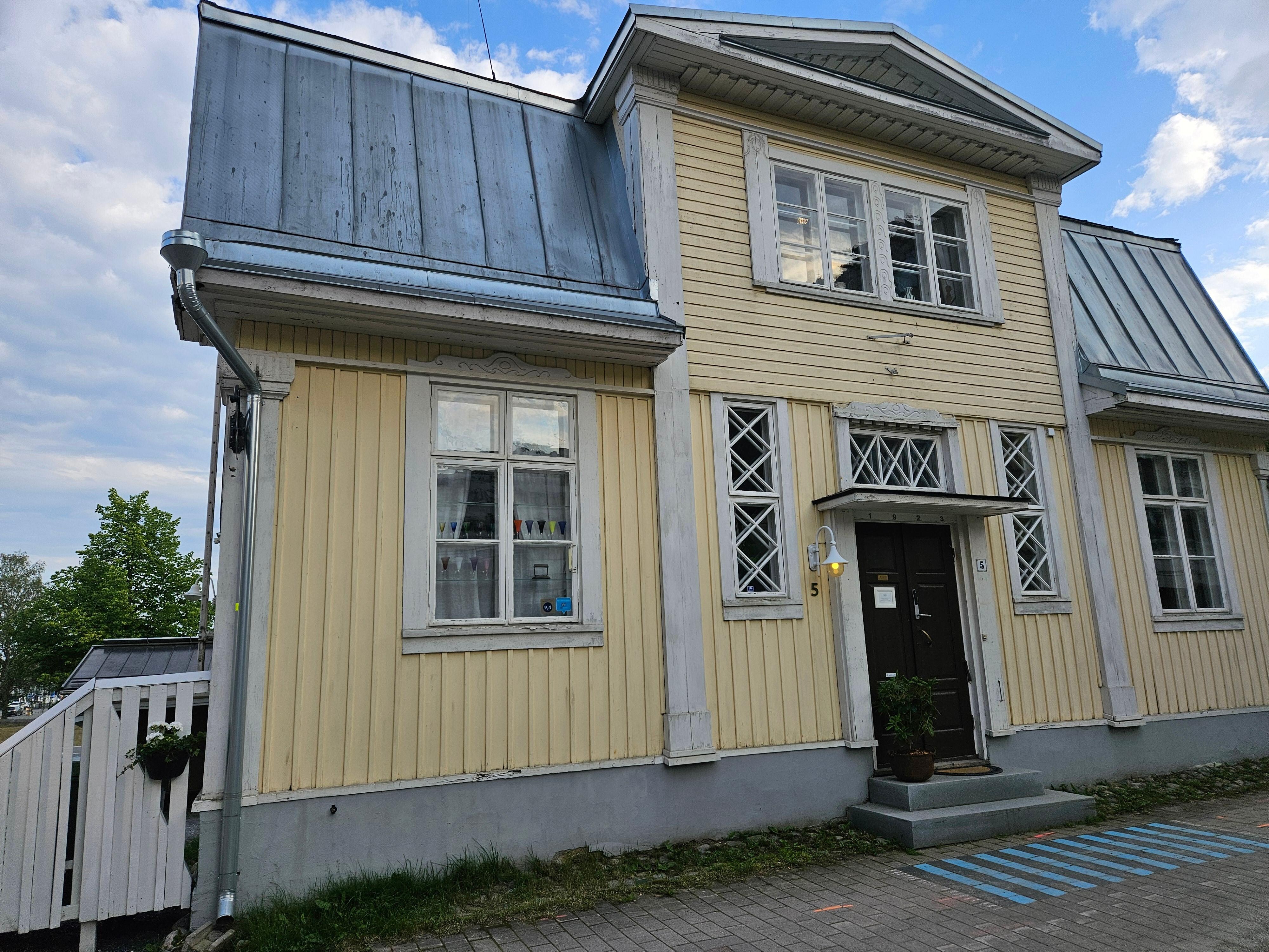 Julkisivu