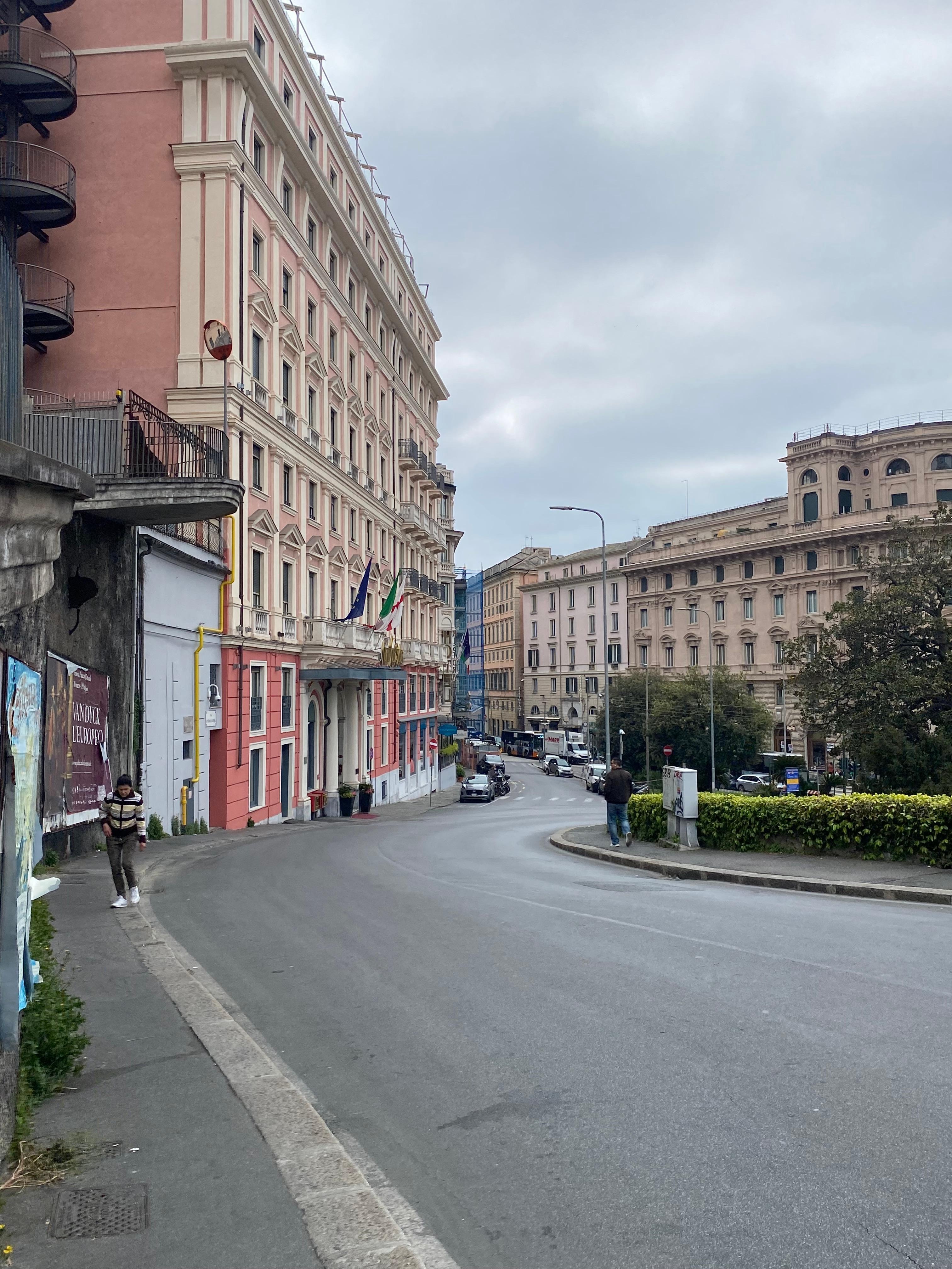 Strada all’uscita hotel che porta in Via Balbi