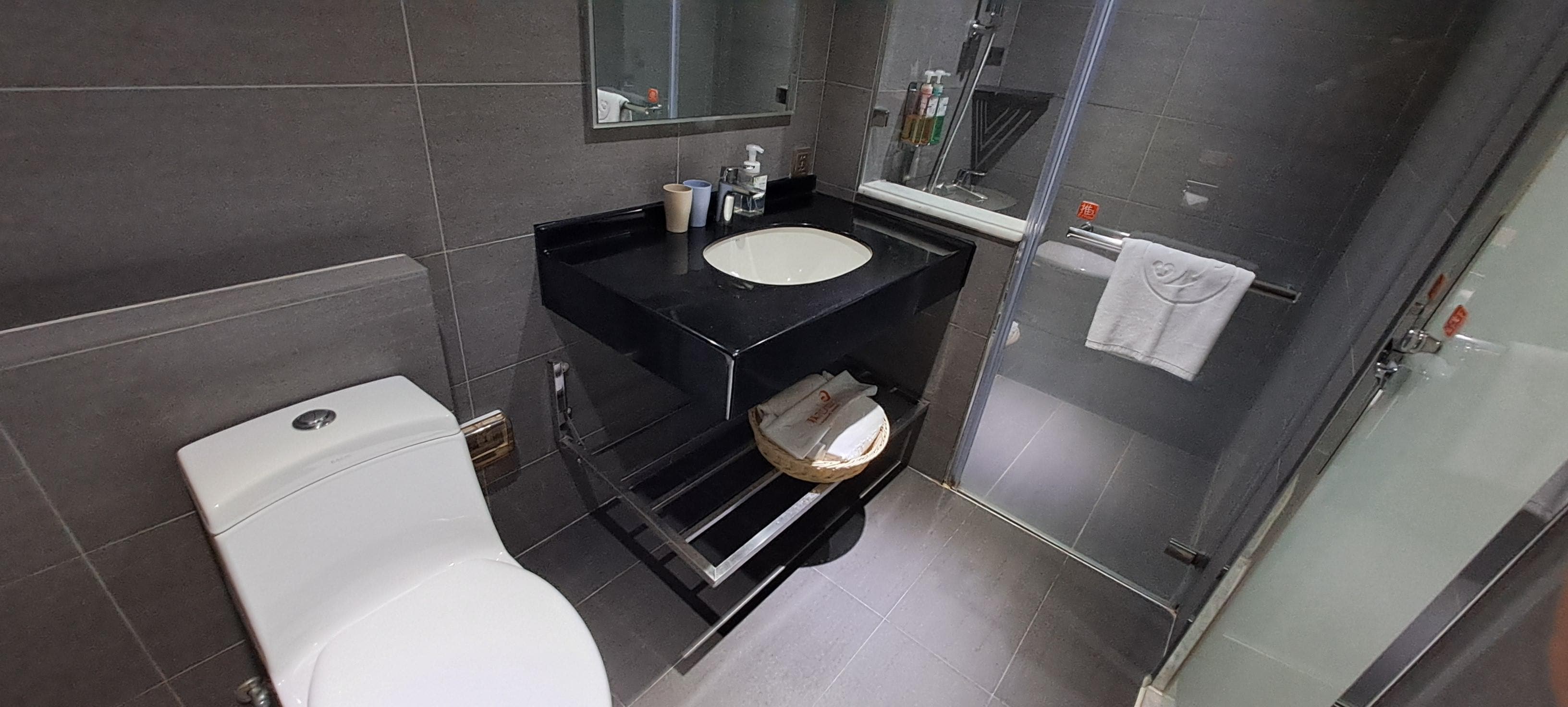 Salle d'eau de la chambre