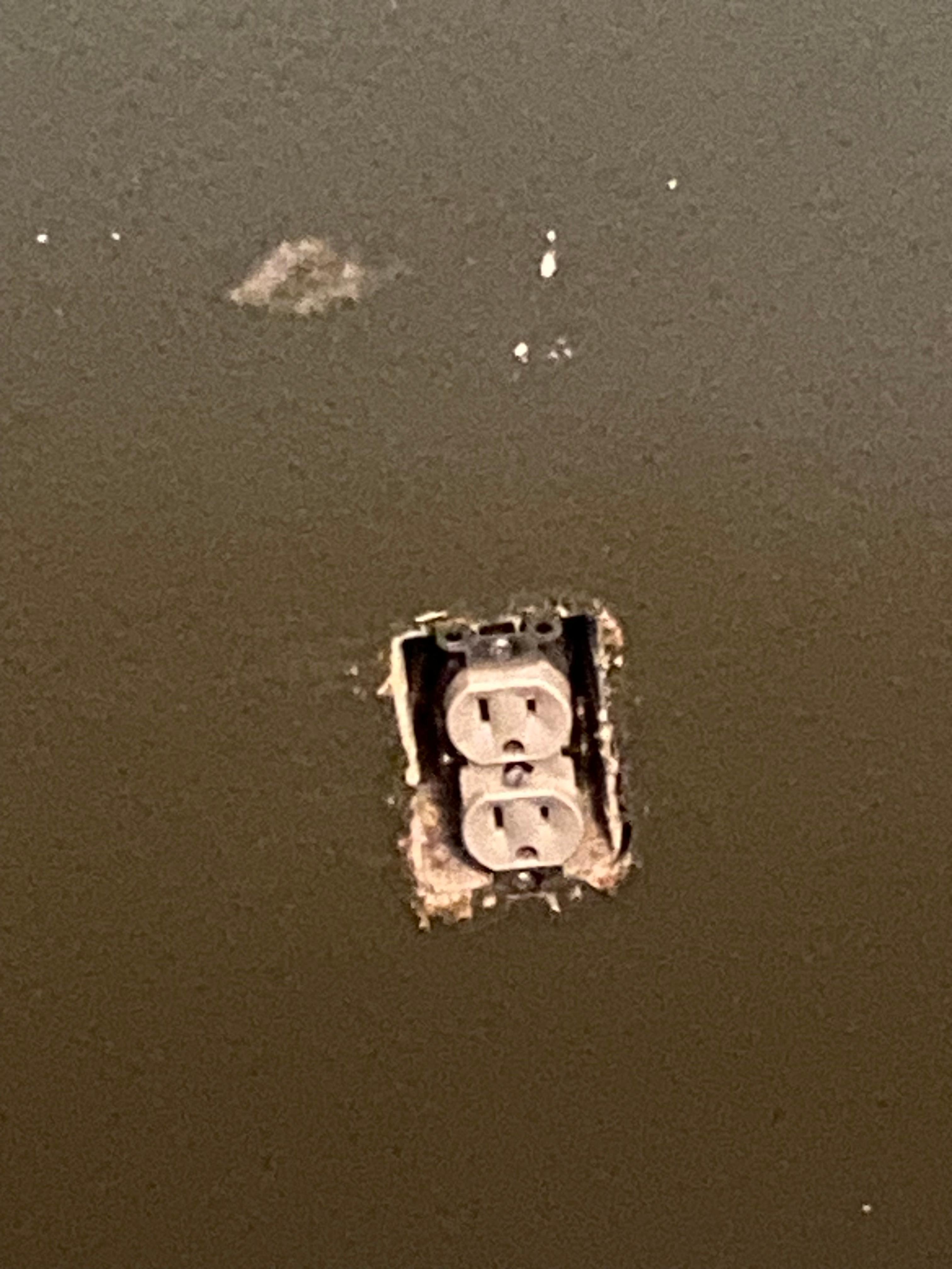 Missing electrical wall plates (one of four either missing or broken, one was found in kids bedroom) 
