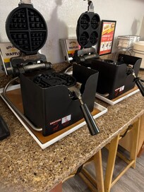 Hot waffle maker