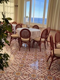 Breakfast room