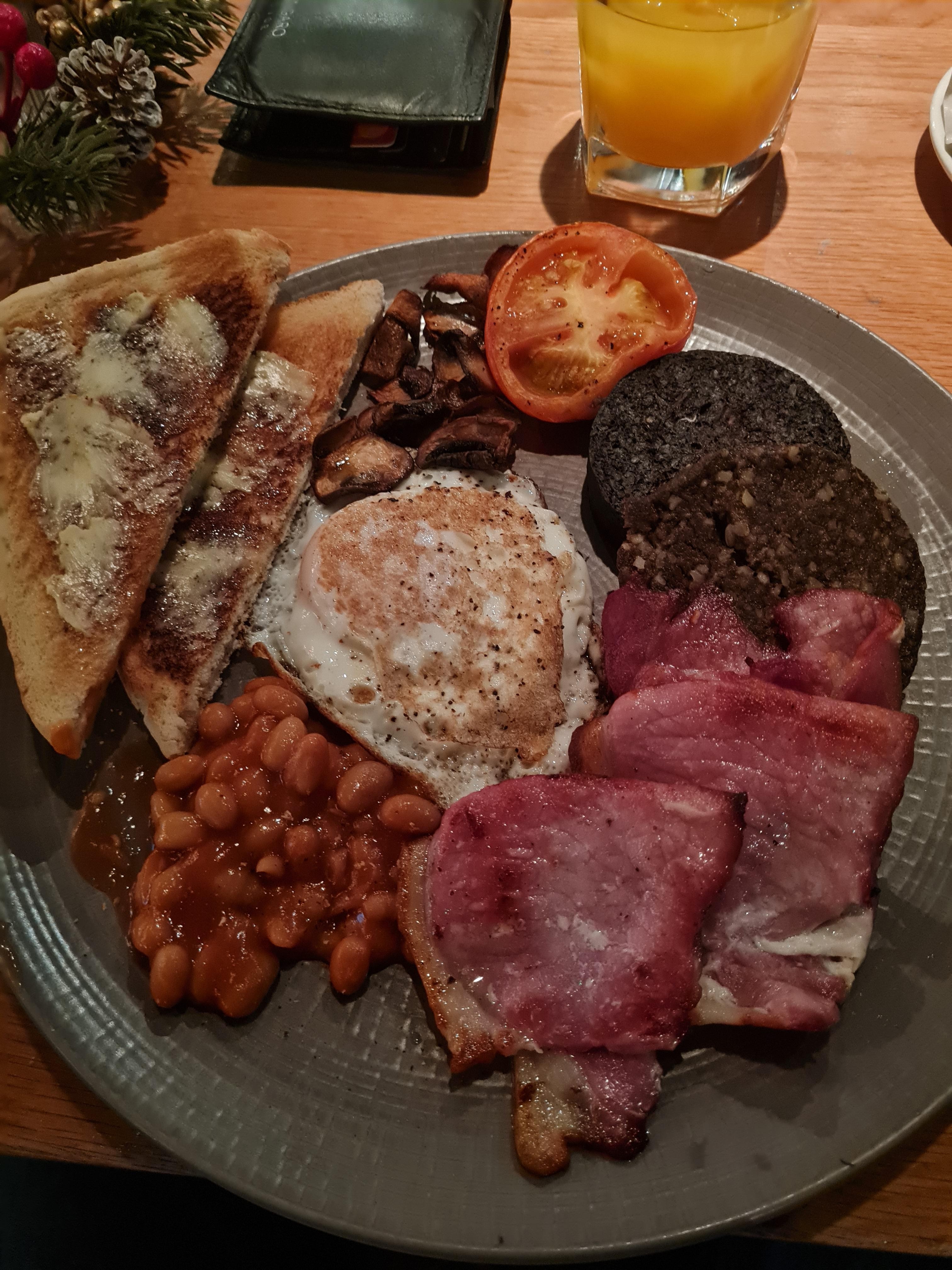 Bacon folded to cook, dry, cold and chewy, beans stewed, egg requested soft was overcooked, mushrooms were "crunchy?" Cold and tasteless. Warm orange juice and cold coffee. For £24 this was appalling. I've had far better buffet breakfasts cheaper. 