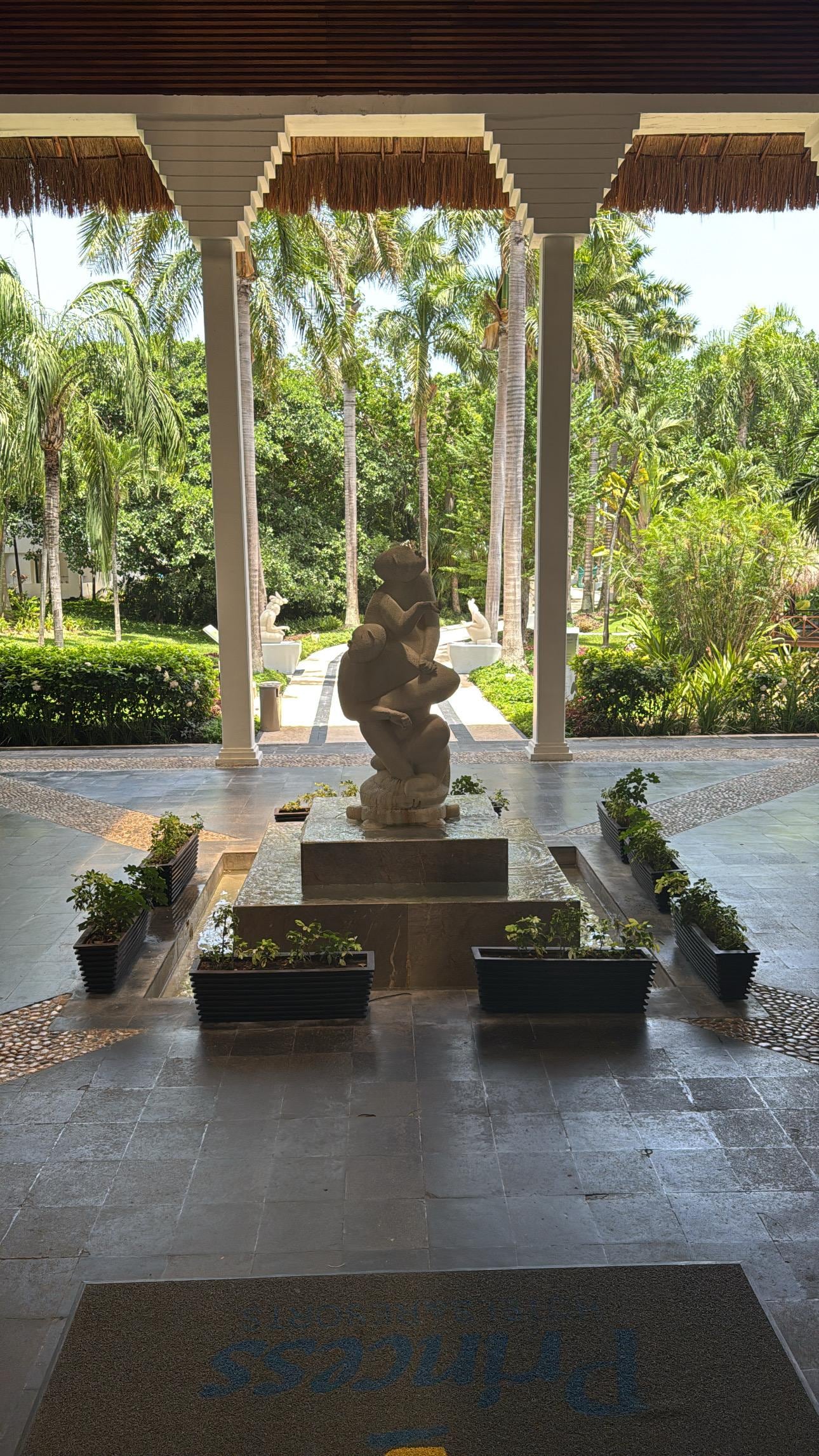 The lobby entrance is stunning and exudes a refreshing ambiance